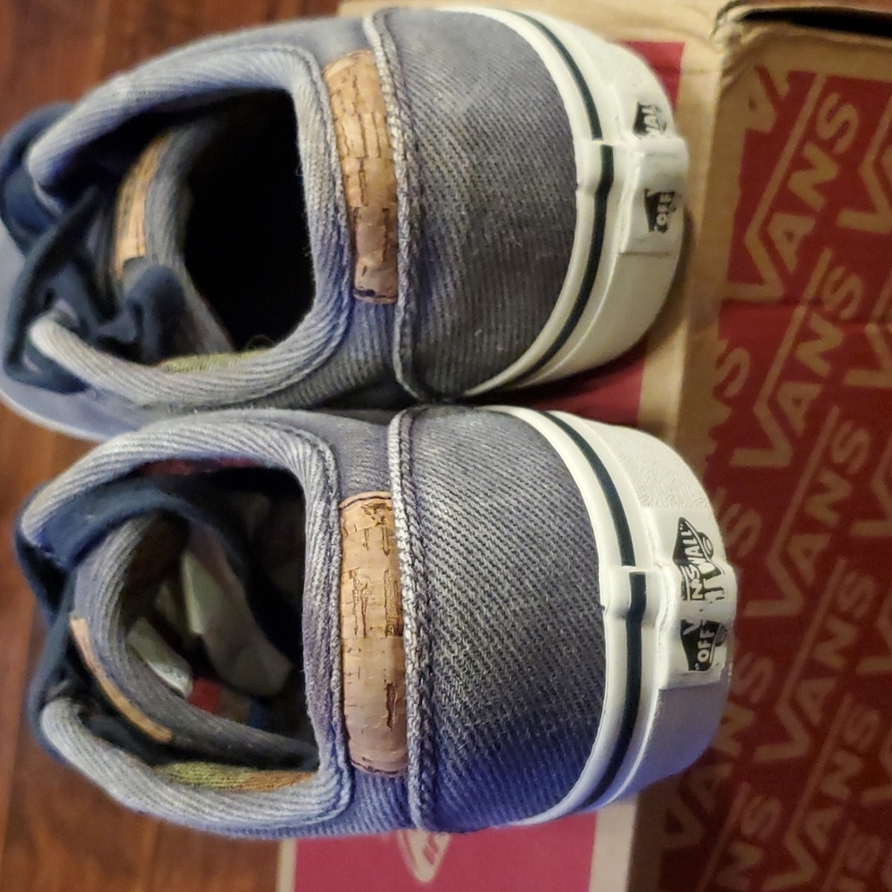 Shoes - Picture 4 of 6